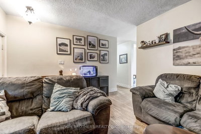 344 Springbank Avenue N • Woodstock, ON photo 2
