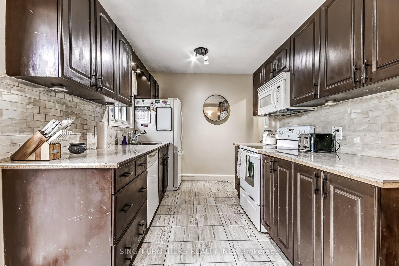 344 Springbank Avenue N • Woodstock, ON photo 3