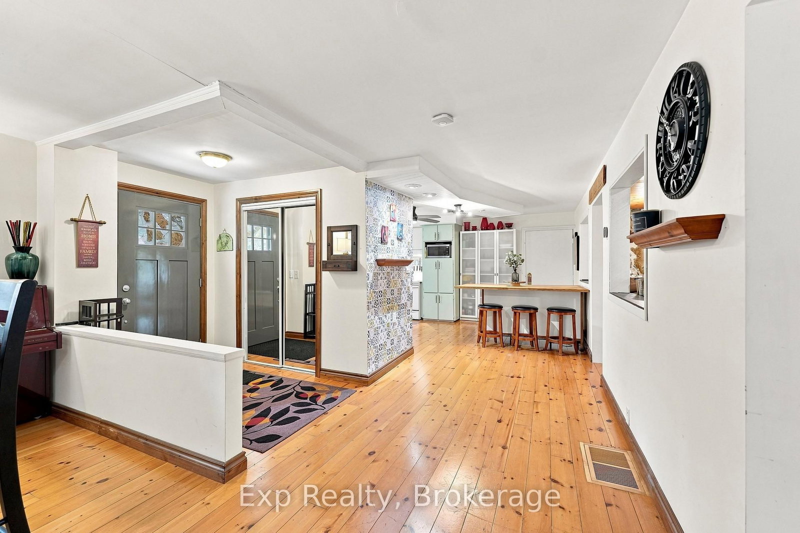 587 Scuttlehole Road • Belleville, ON photo 6