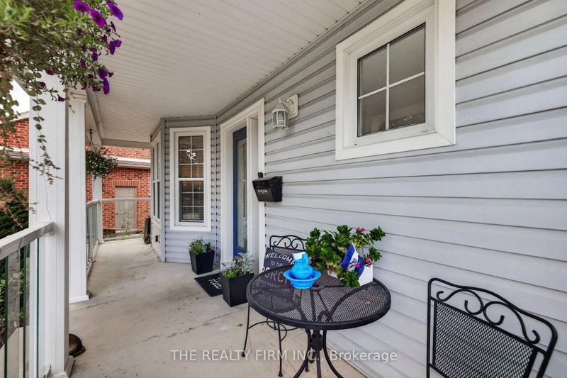 6 Oakdale Place