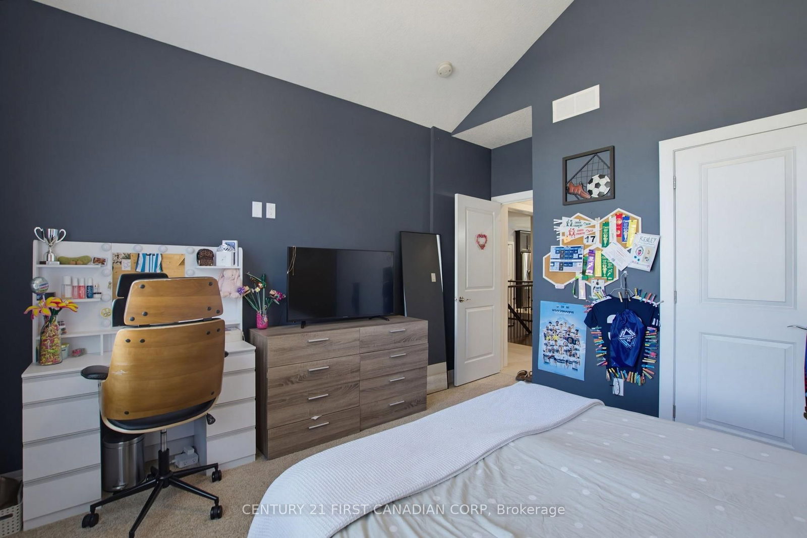 183 Acton Street • Strathroy-Caradoc, ON photo 6