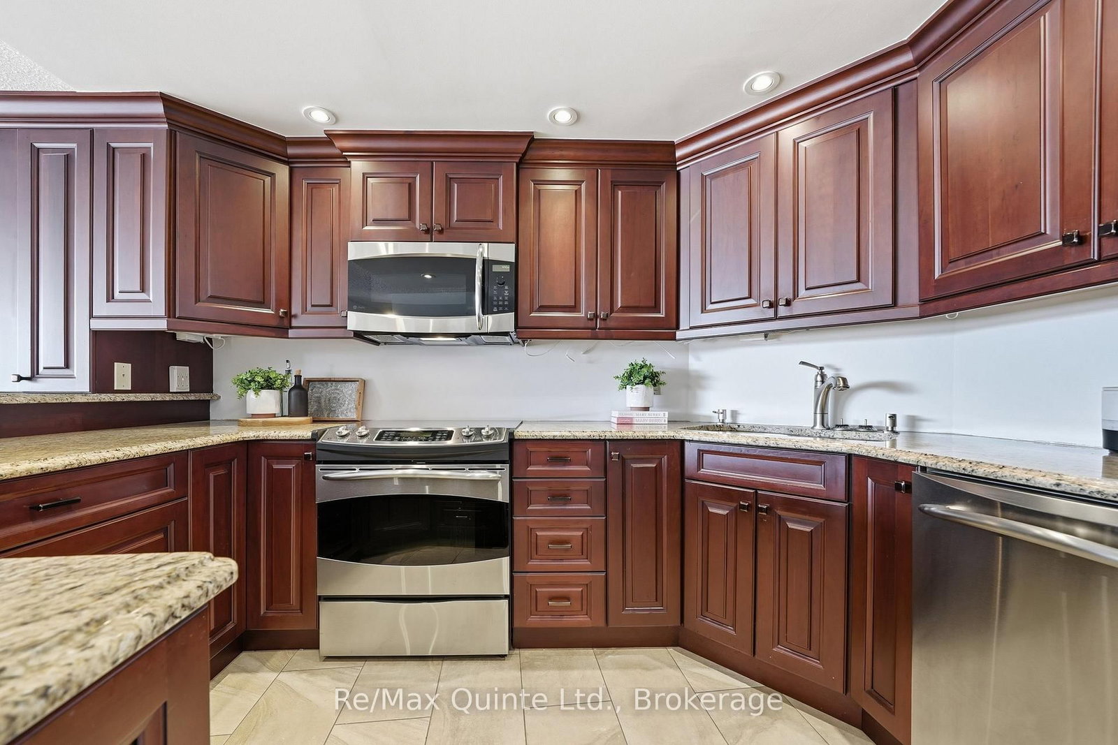 2 SOUTH FRONT Street • #307 • Belleville, ON photo 20