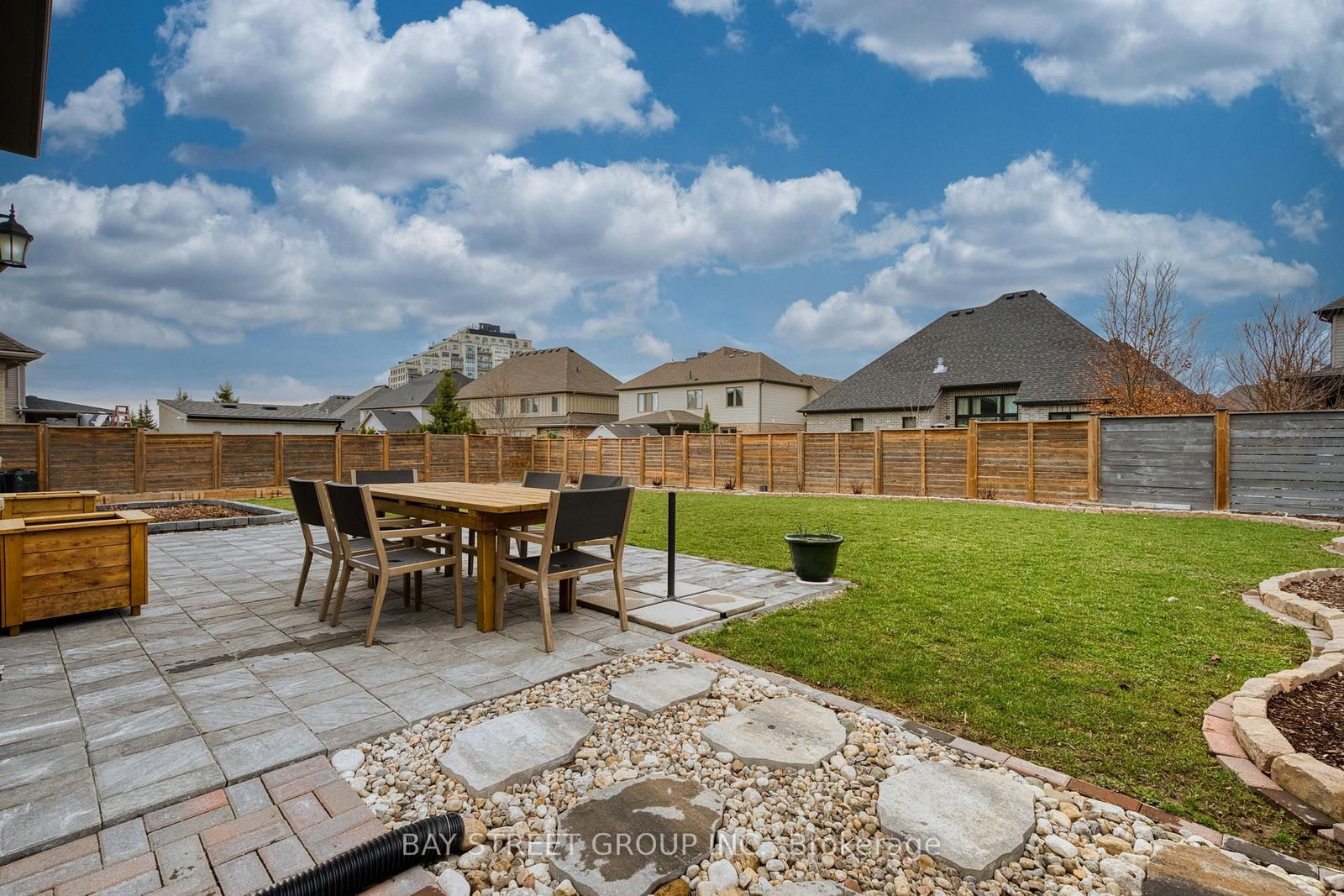 566 Bradwell Chase • London North, ON photo 35