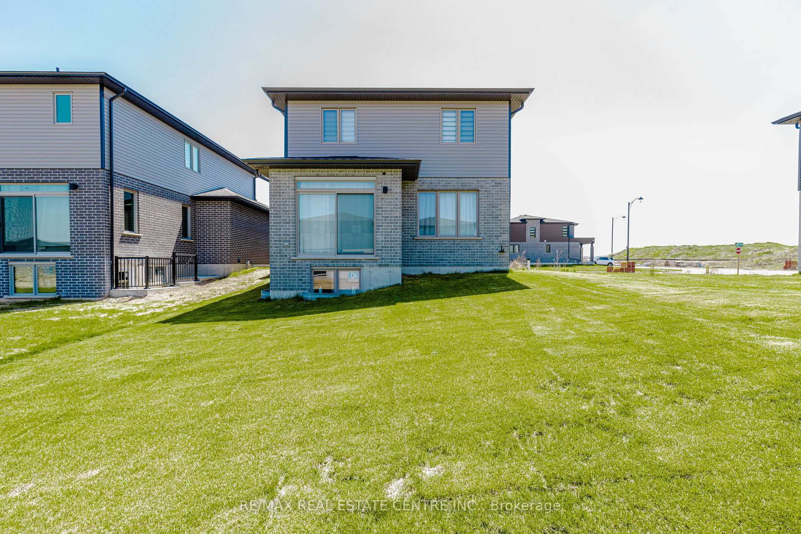 8 Moon Crescent • Cambridge, ON photo 37