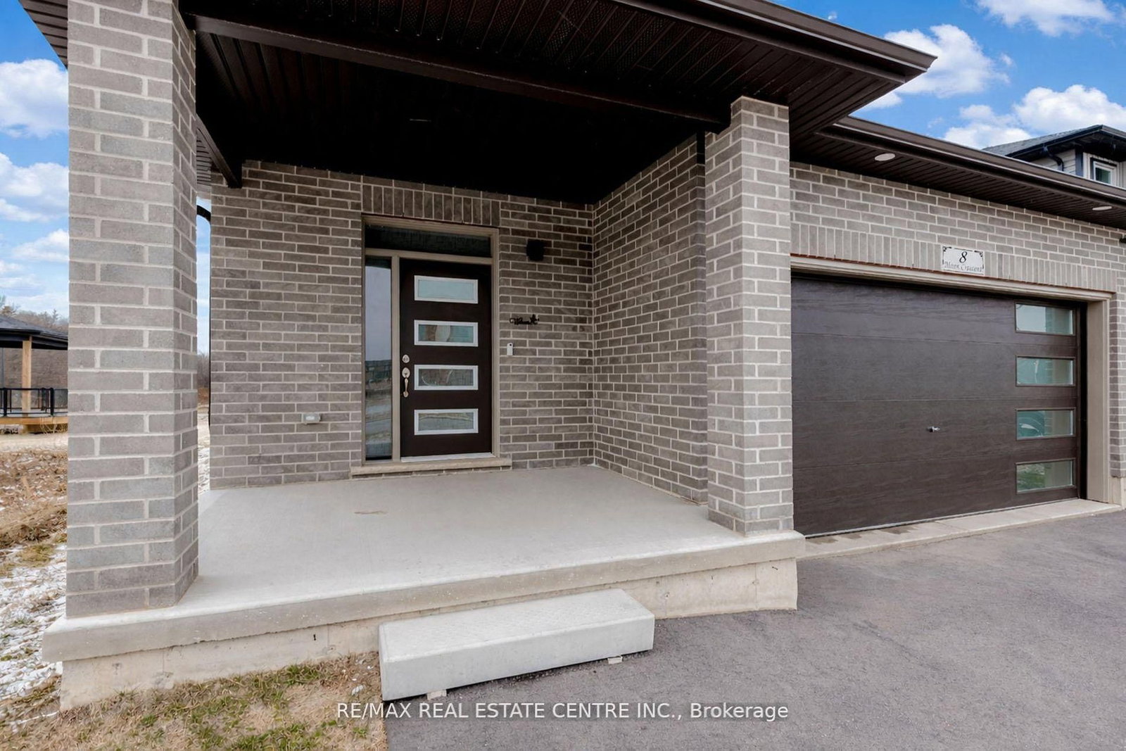 8 Moon Crescent • Cambridge, ON photo 4