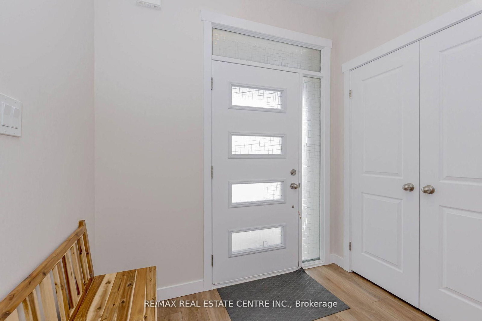 8 Moon Crescent • Cambridge, ON photo 5