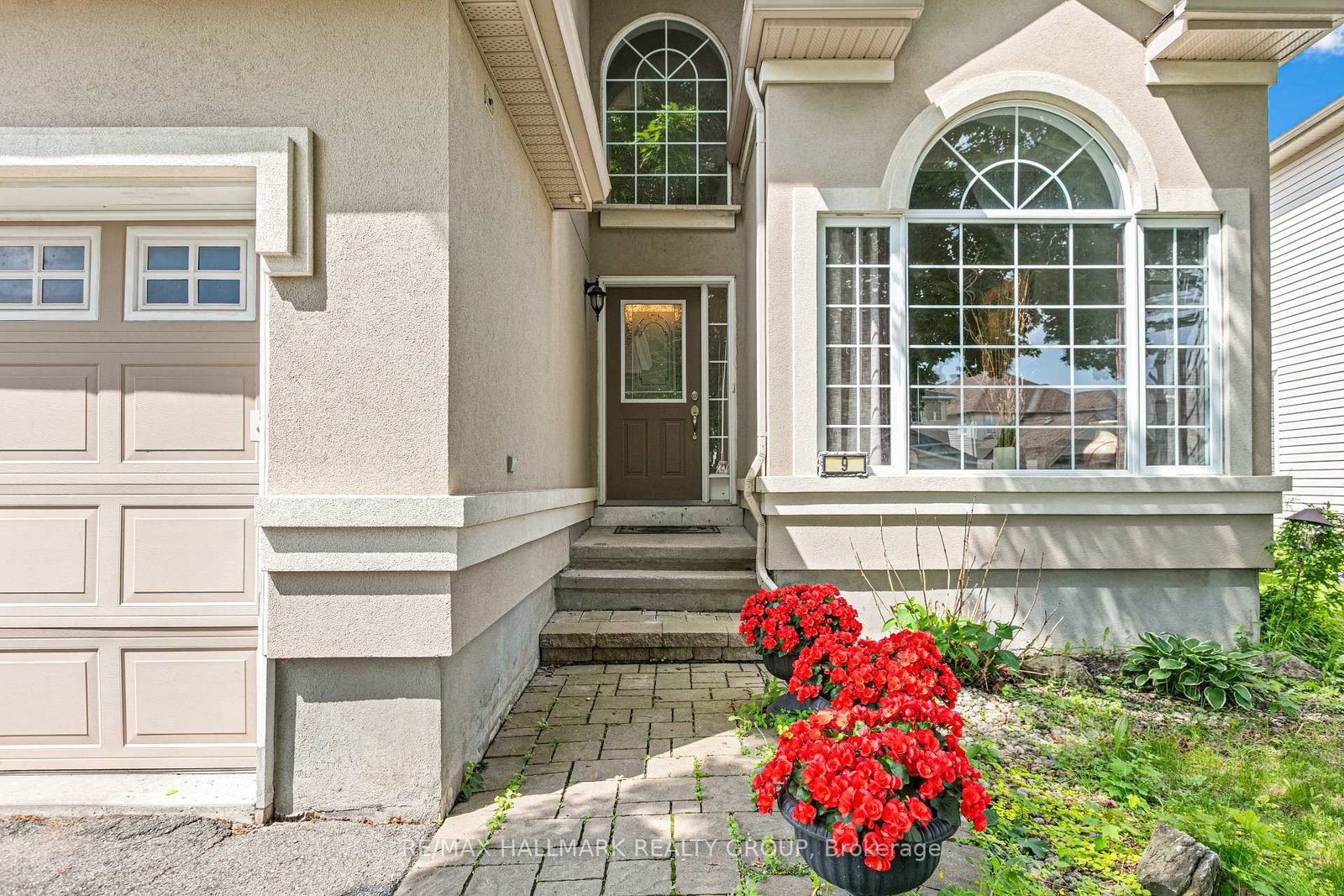 9 Blackshire Circle • Ottawa, ON photo 1