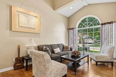 9 Blackshire Circle • Ottawa, ON photo 5