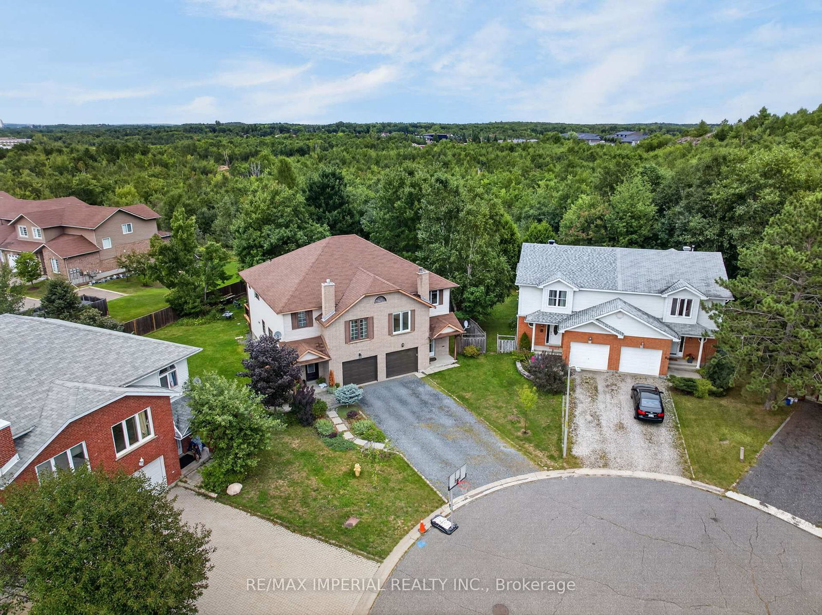60 Radcliff Parkway • Greater Sudbury, ON photo 3