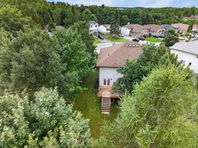 60 Radcliff Parkway • Greater Sudbury, ON photo 6