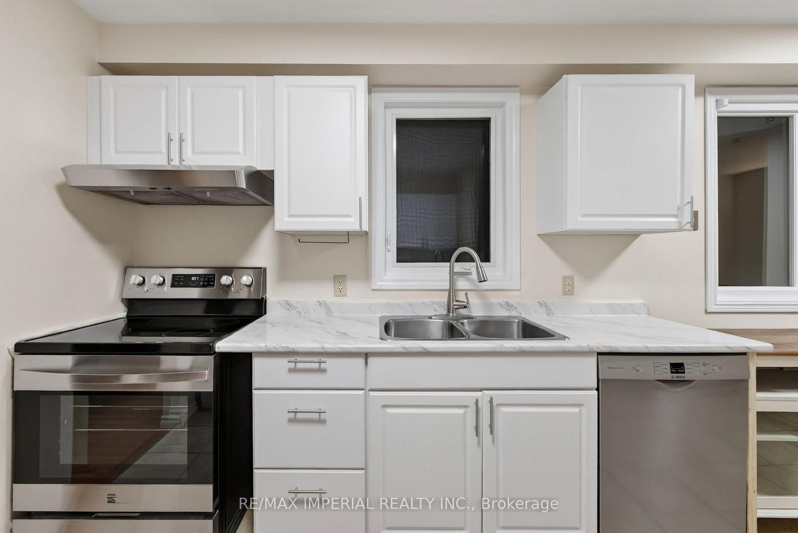 60 Radcliff Parkway • Greater Sudbury, ON photo 9