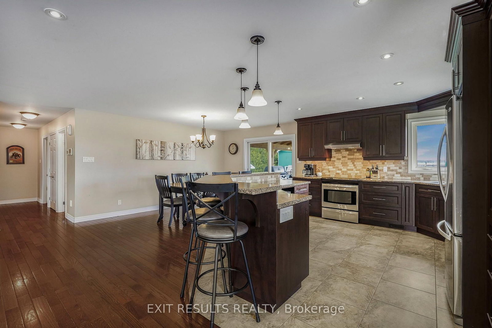 1887 Champlain Street • Out of Area, ON photo 16