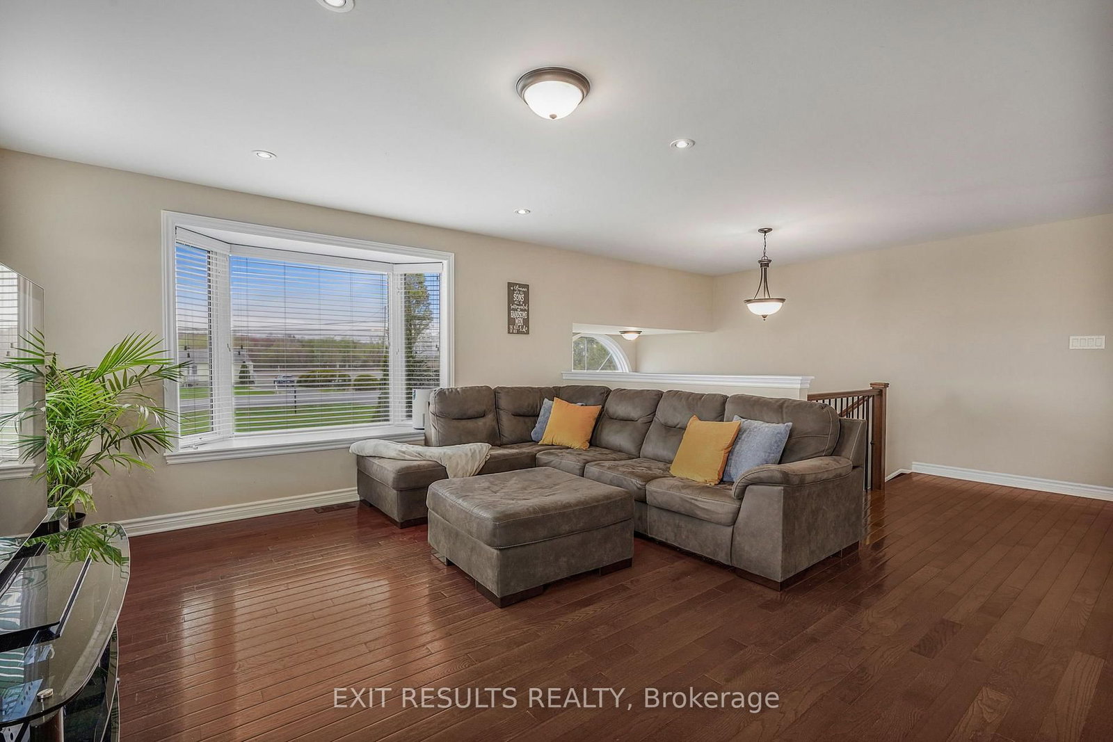 1887 Champlain Street • Out of Area, ON photo 8