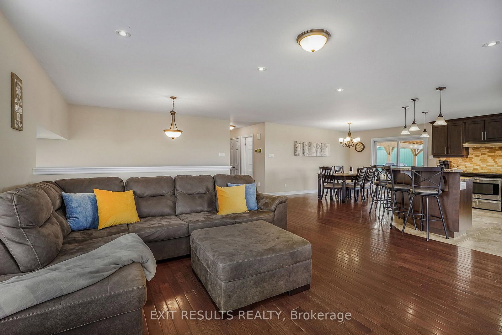 1887 Champlain Street • Out of Area, ON photo 9