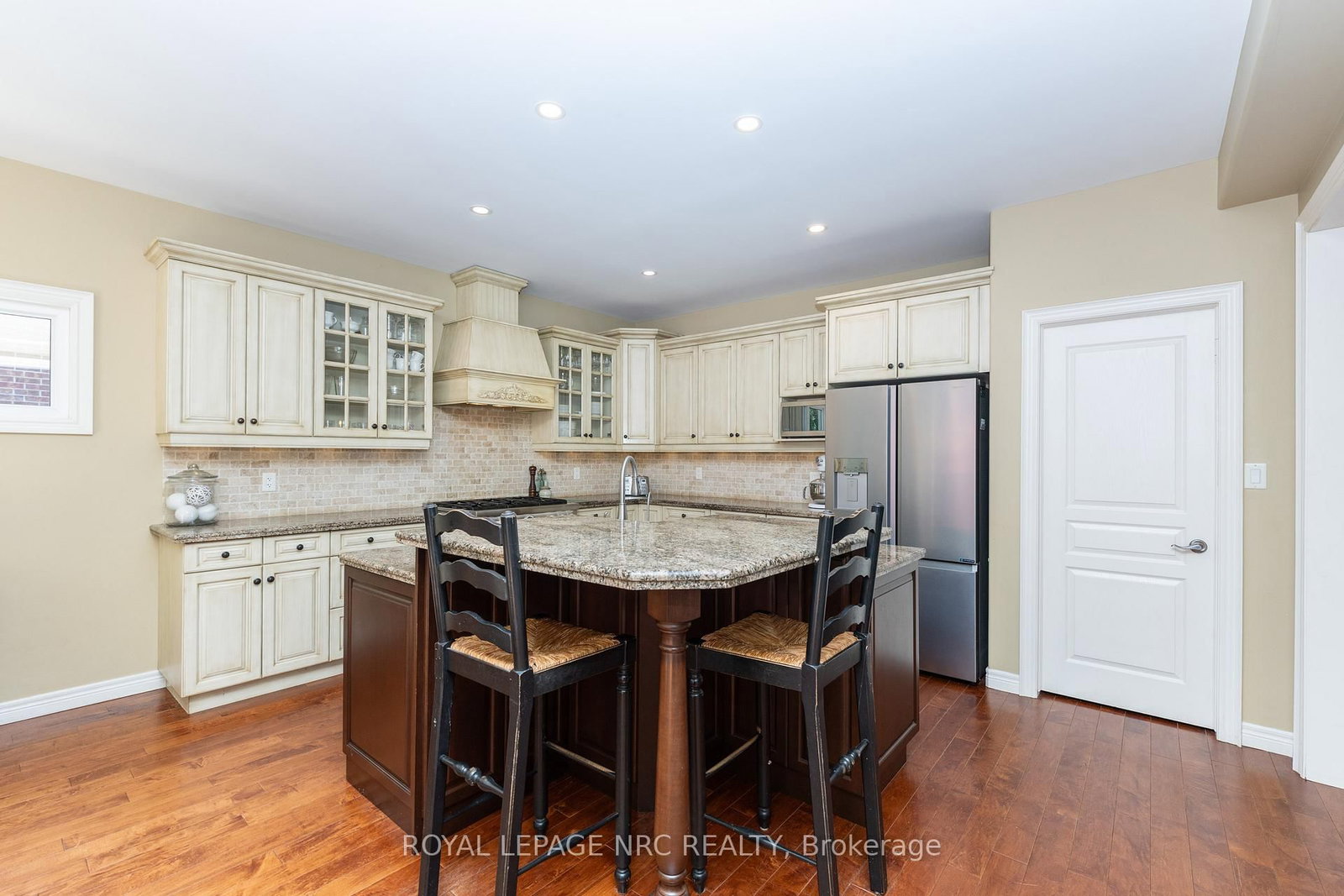 27 Bell Avenue • Grimsby, ON photo 18