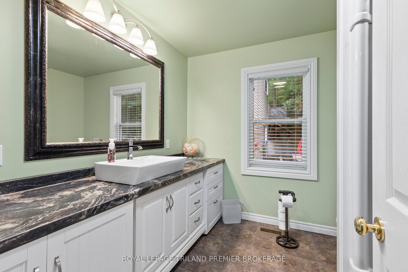 7710 Clayton Street • Lambton Shores, ON photo 15
