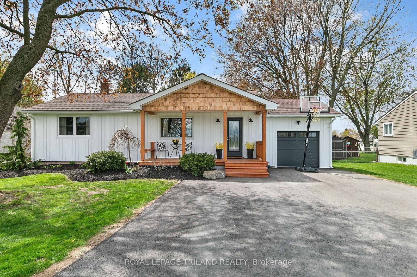 298 Sunset Drive • Central Elgin, ON photo 2