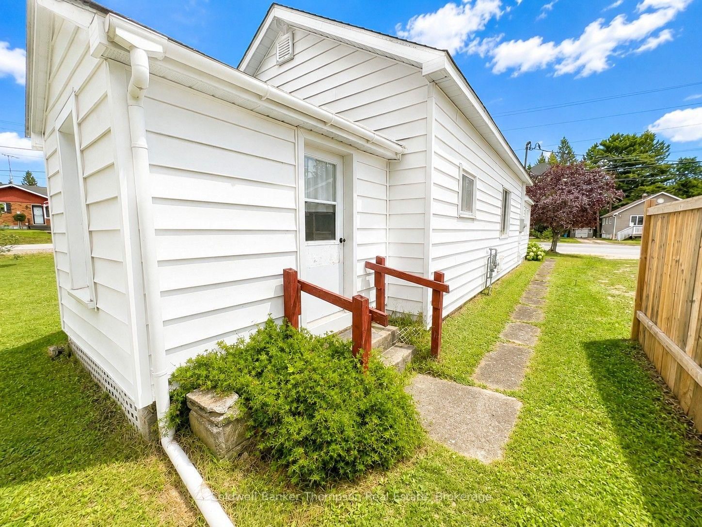 18 Eagle Lake Road • South River, ON photo 4