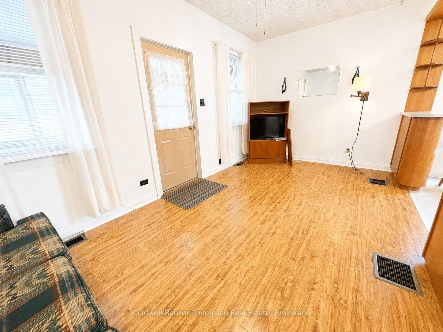 18 Eagle Lake Road • South River, ON photo 9