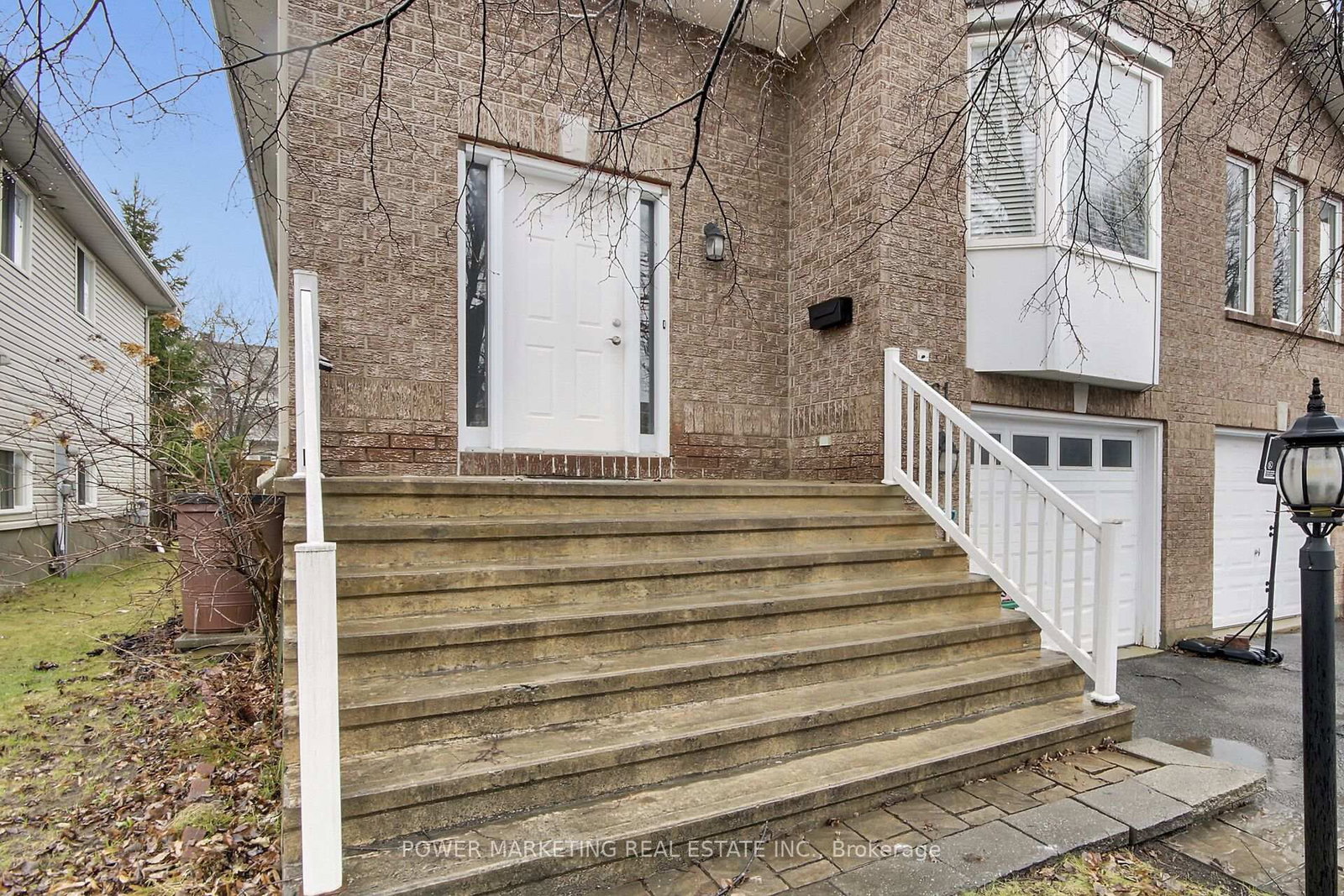 181 MOUNTSHANNON Drive • Ottawa, ON photo 2