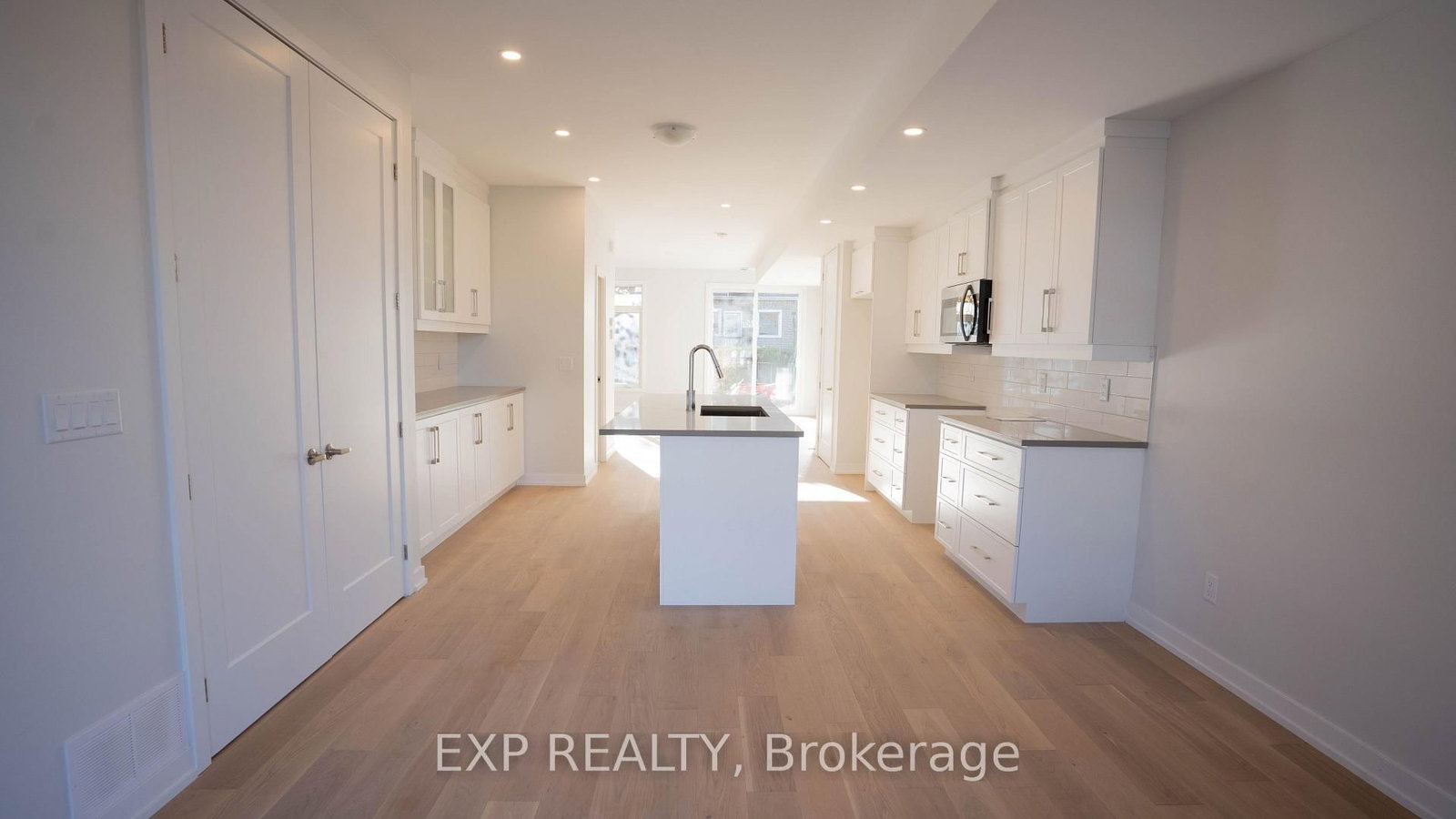 236 Woodroffe Avenue • Ottawa, ON photo 15