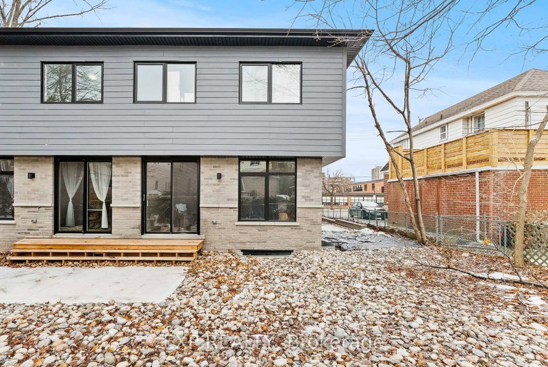 236 Woodroffe Avenue