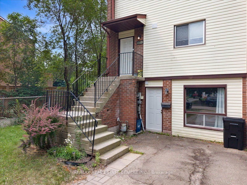 421 Bairstow Crescent