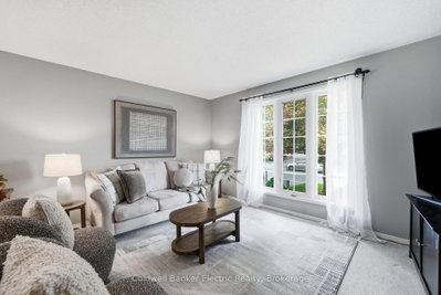 854 Abbey Lane • Peterborough, ON photo 2