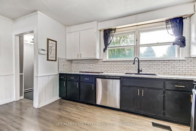 350 Warren Street • Central Elgin, ON photo 8