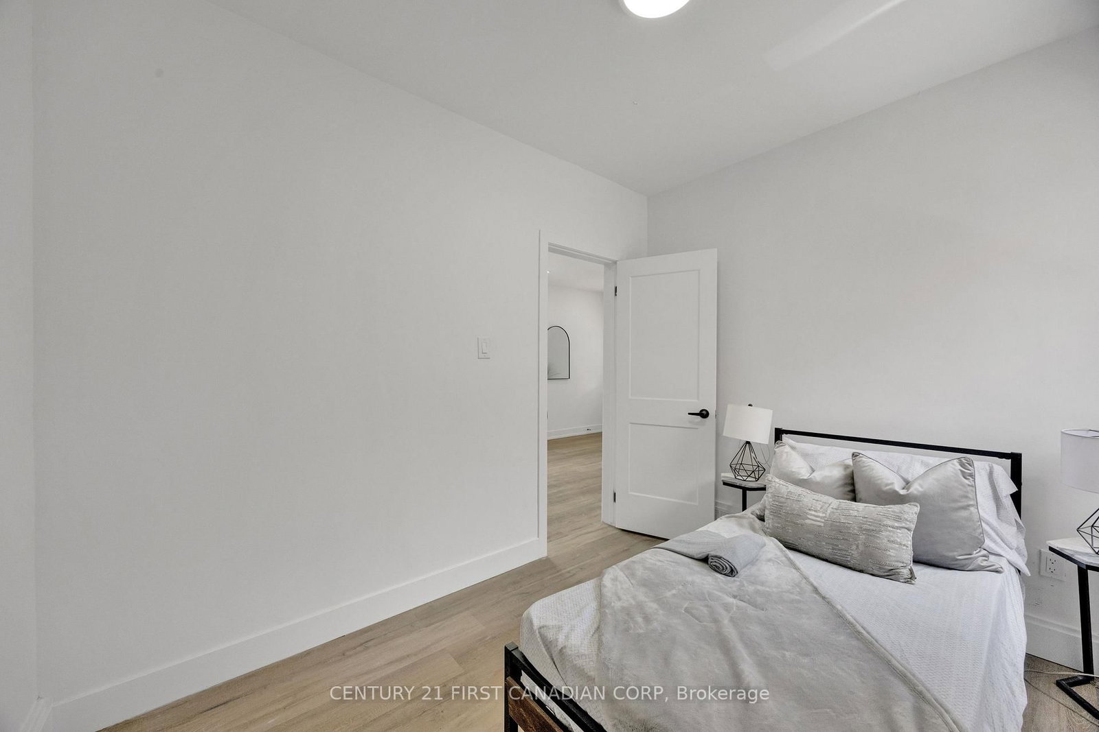 328 Oakland Avenue • London East, ON photo 24