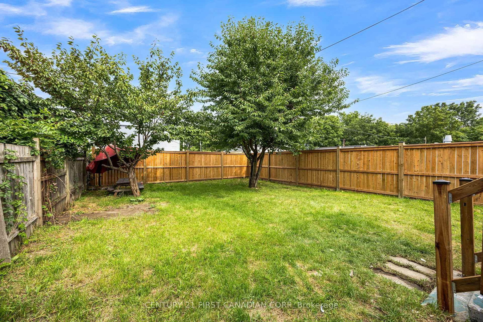 328 Oakland Avenue • London East, ON photo 37