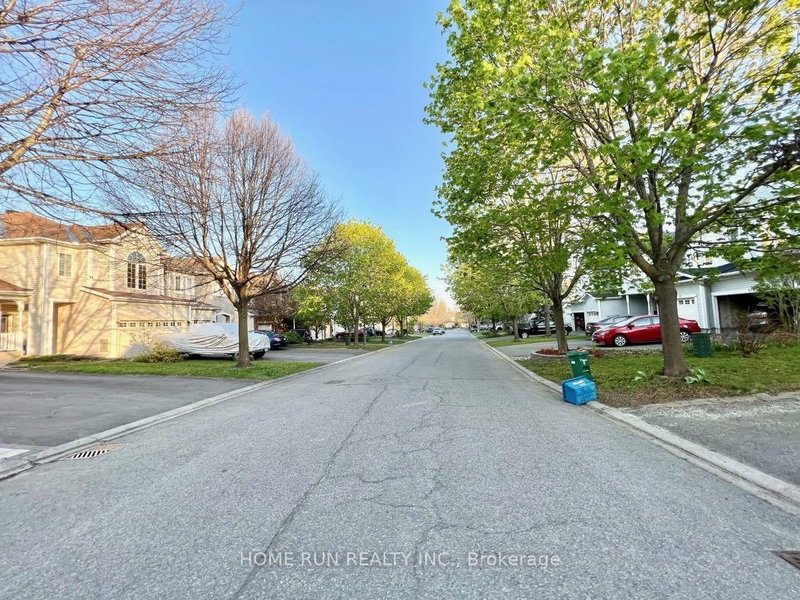 42 Hemlo Crescent