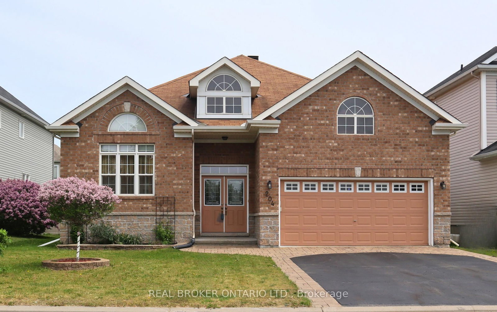 204 Hillpark High Street • Ottawa, ON photo 1