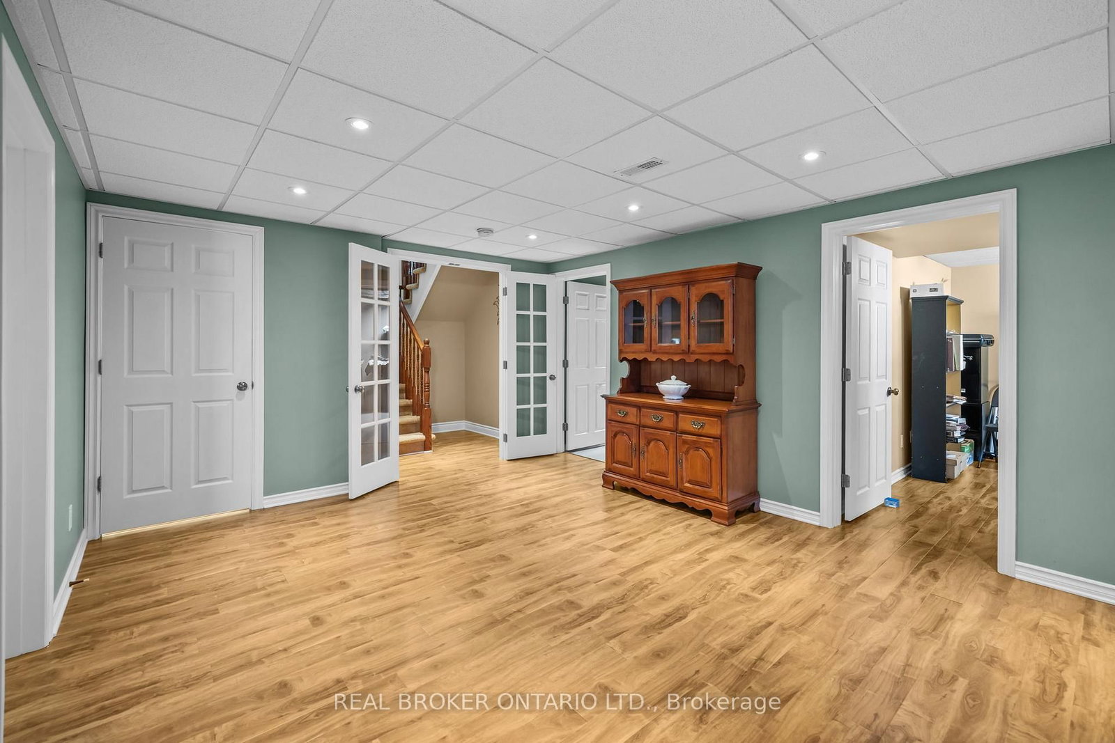 204 Hillpark High Street • Ottawa, ON photo 17