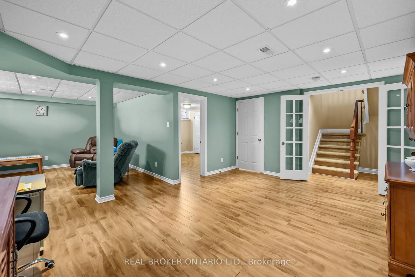 204 Hillpark High Street • Ottawa, ON photo 18
