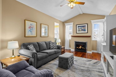 204 Hillpark High Street • Ottawa, ON photo 4