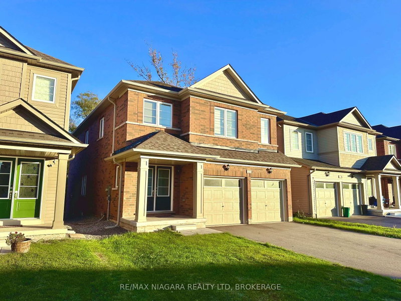 132 COTTONWOOD Crescent