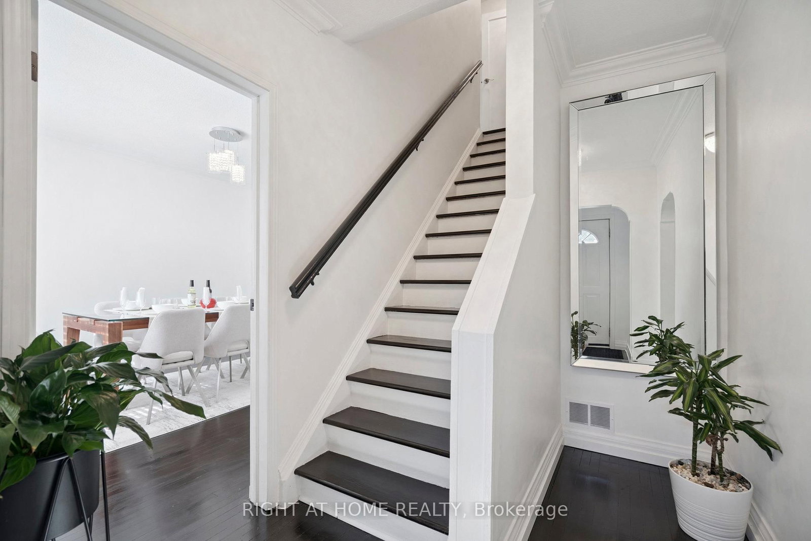 105 Glenridge Avenue • St. Catharines, ON photo 27