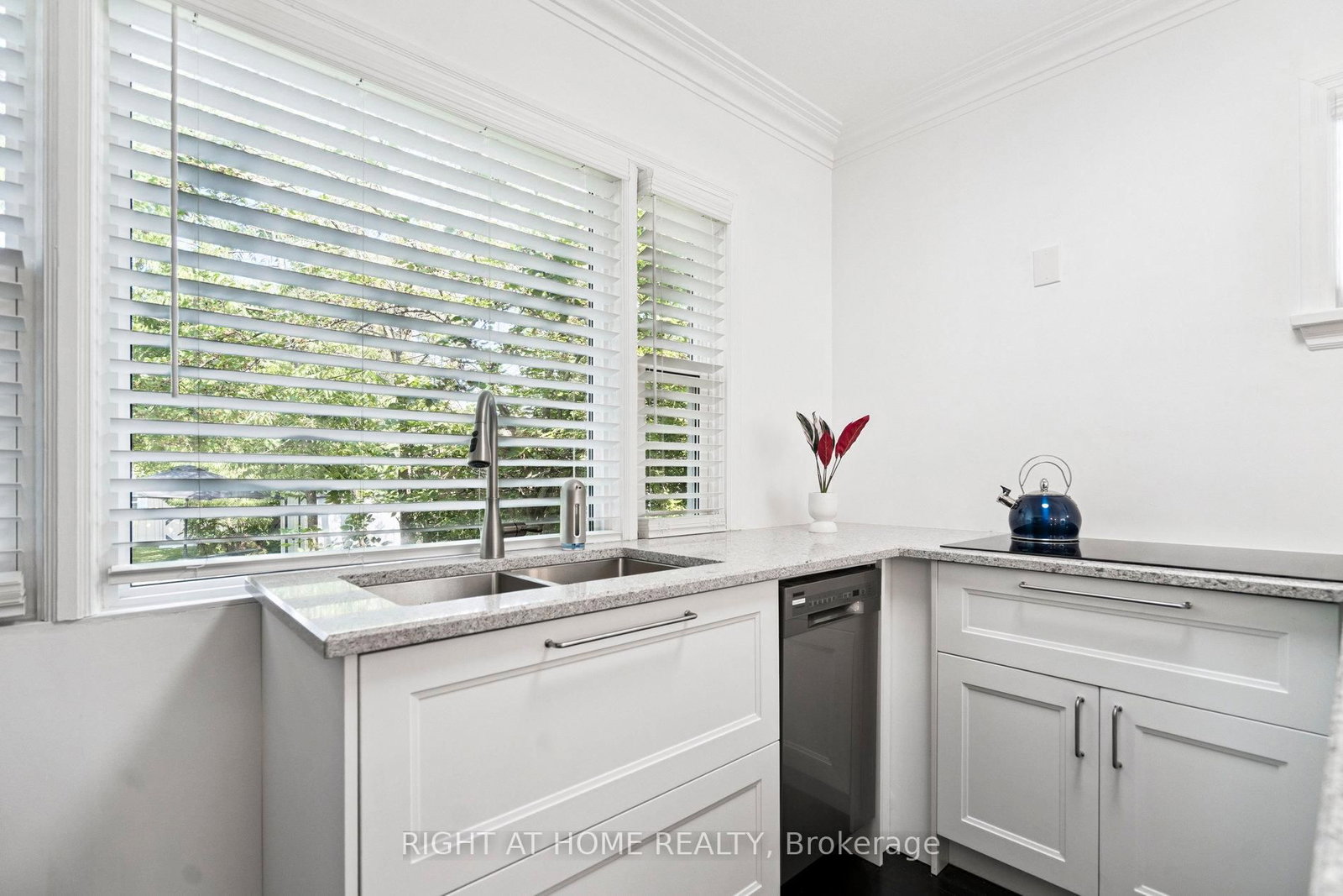 105 Glenridge Avenue • St. Catharines, ON photo 30