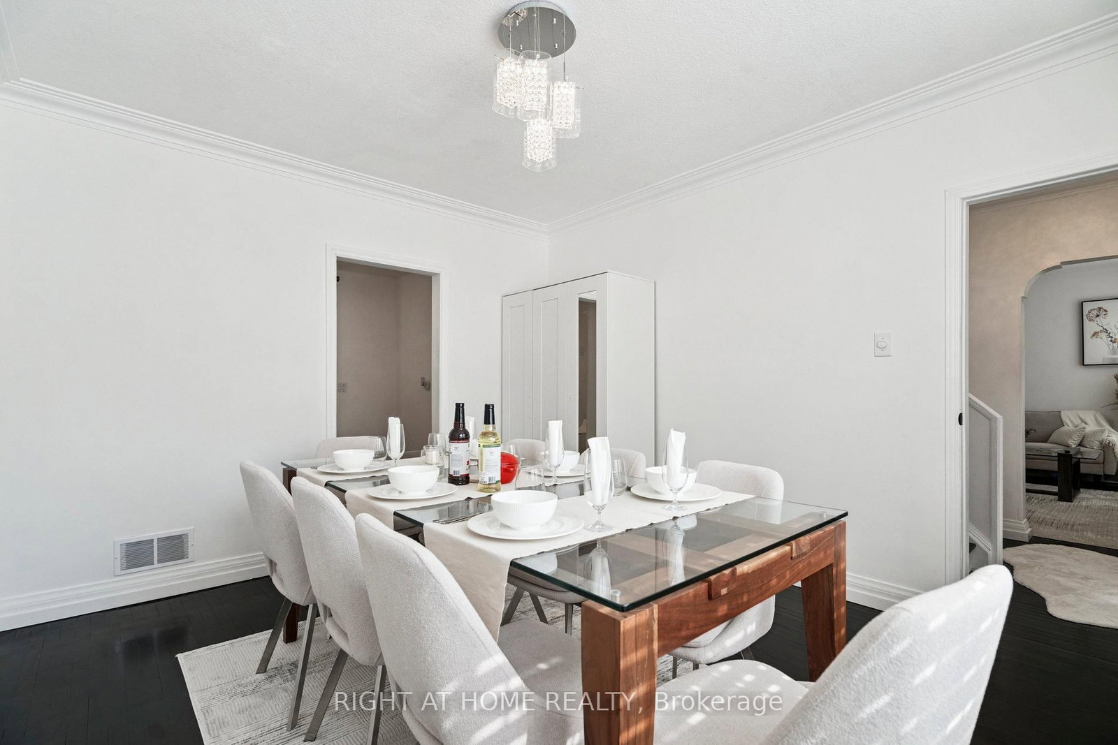 105 Glenridge Avenue • St. Catharines, ON photo 32