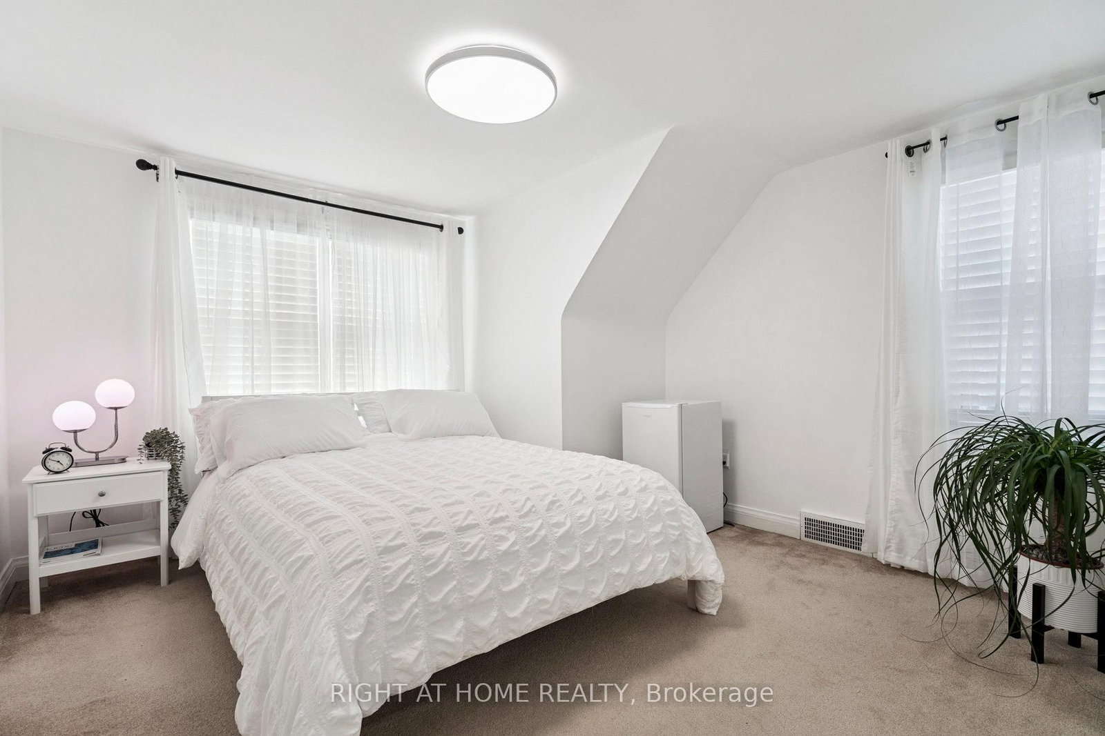 105 Glenridge Avenue • St. Catharines, ON photo 34