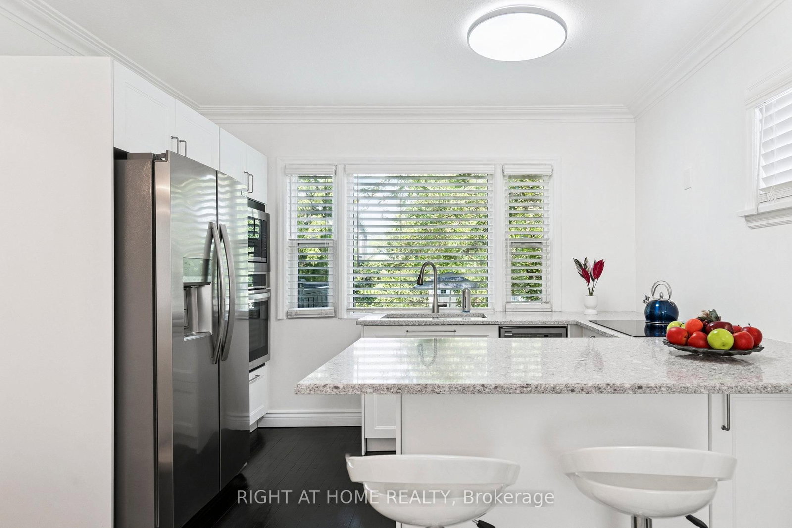 105 Glenridge Avenue • St. Catharines, ON photo 6