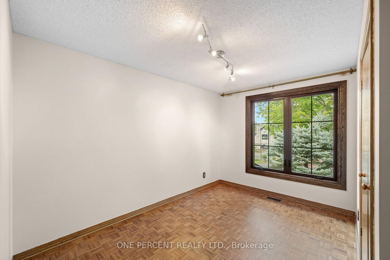 1606 Ortona Avenue • Ottawa, ON photo 29