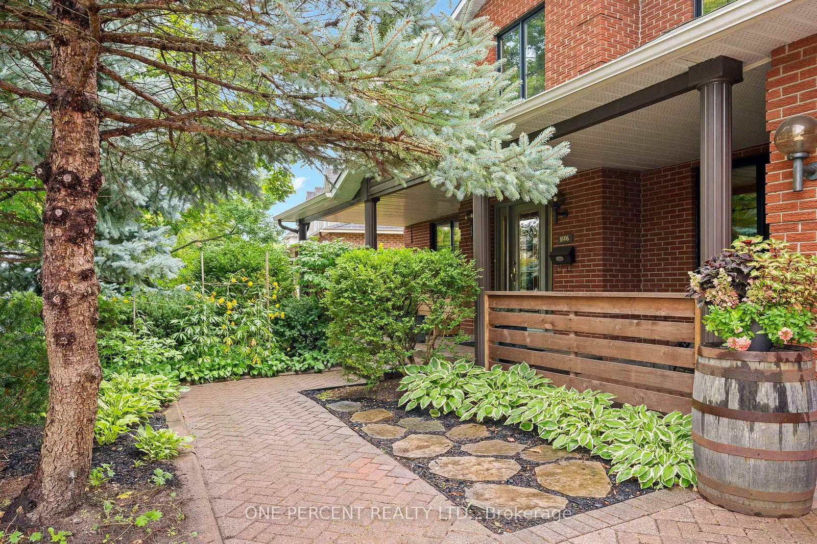 1606 Ortona Avenue • Ottawa, ON photo 3