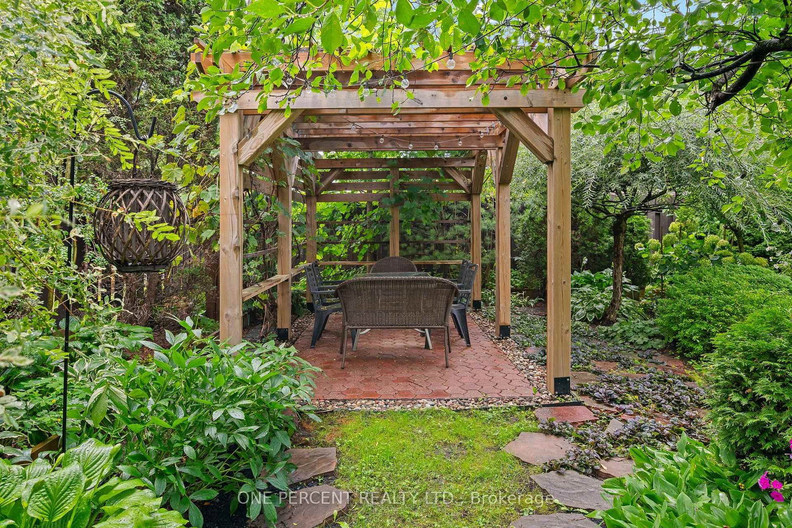 1606 Ortona Avenue • Ottawa, ON photo 38