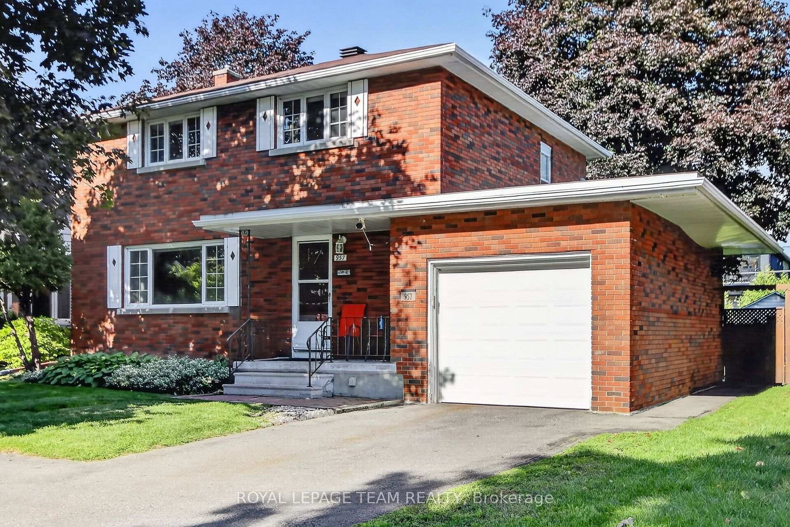 957 Winnington Avenue • Ottawa, ON photo 1