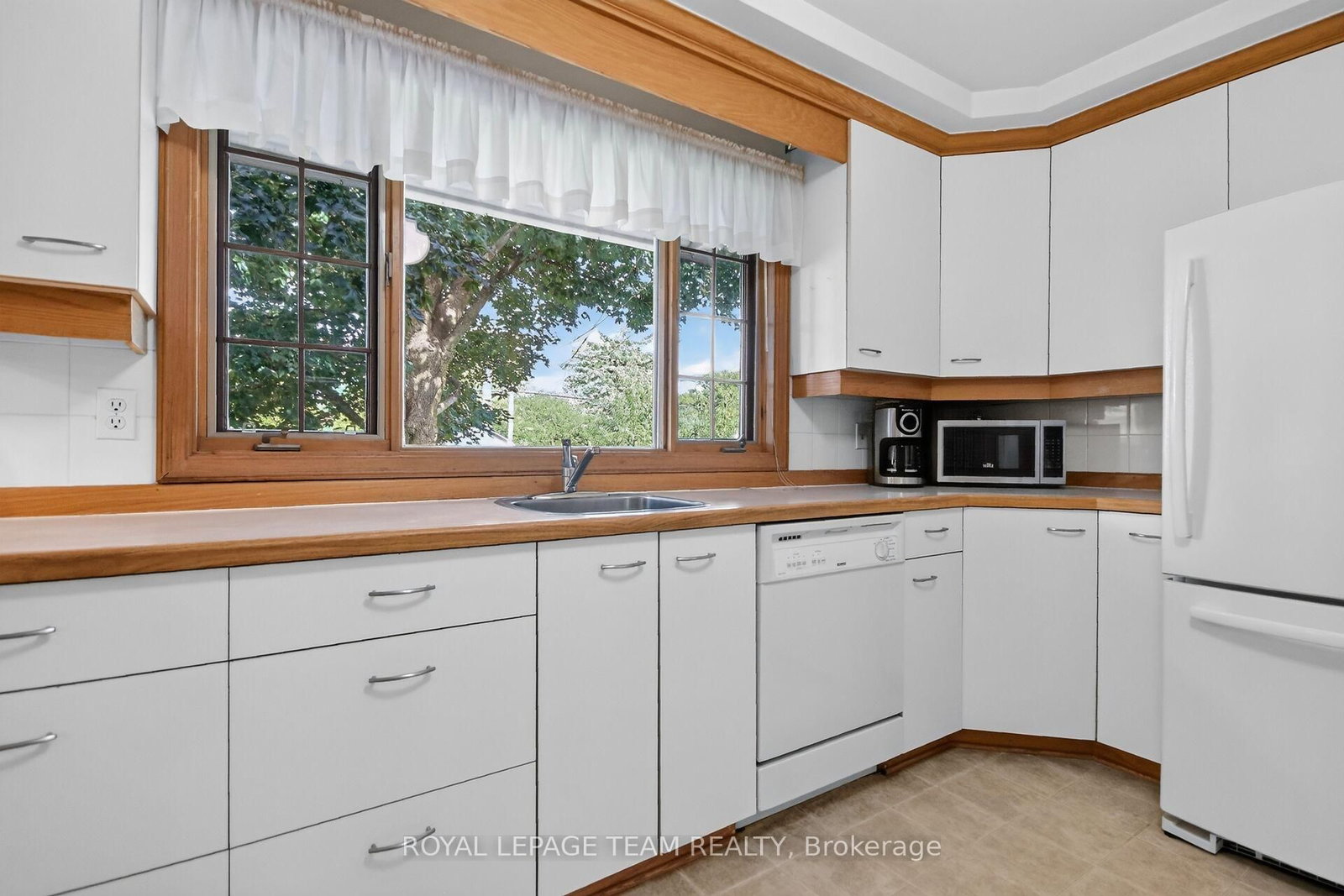 957 Winnington Avenue • Ottawa, ON photo 12