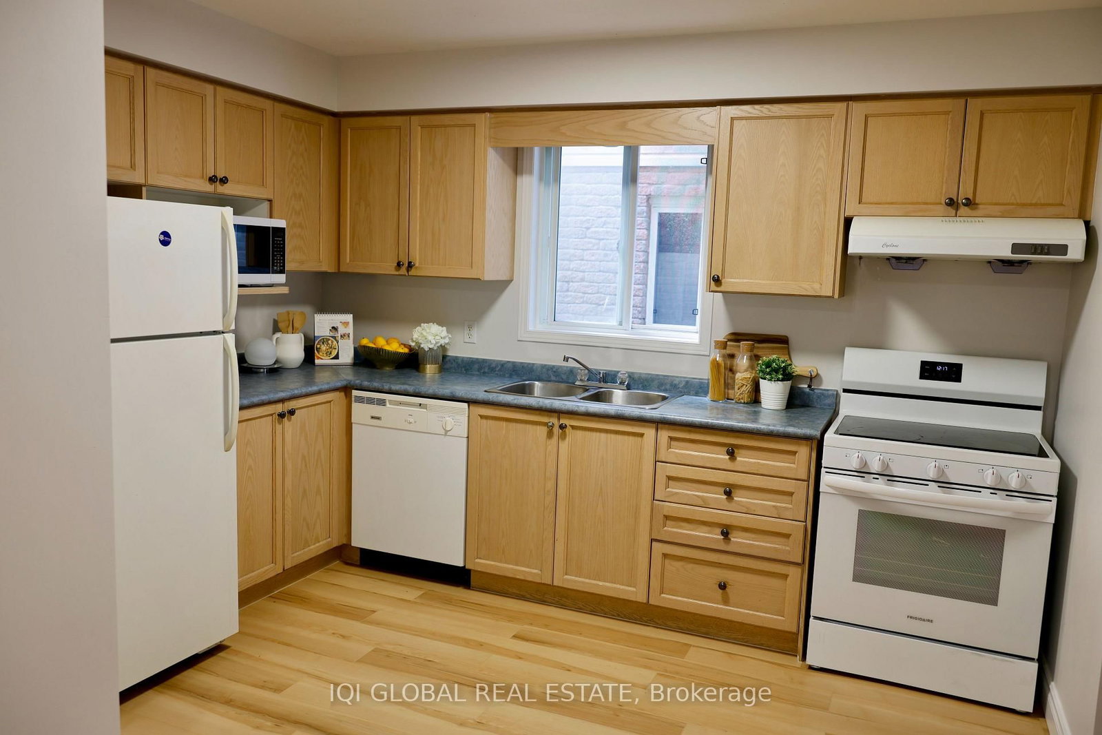 881 Blacksmith Street • London North, ON photo 6