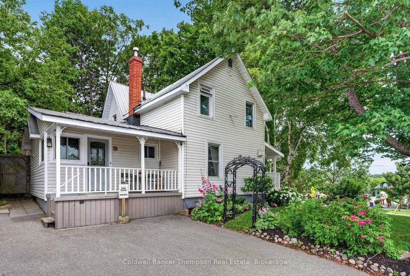 12 Caroline Street E