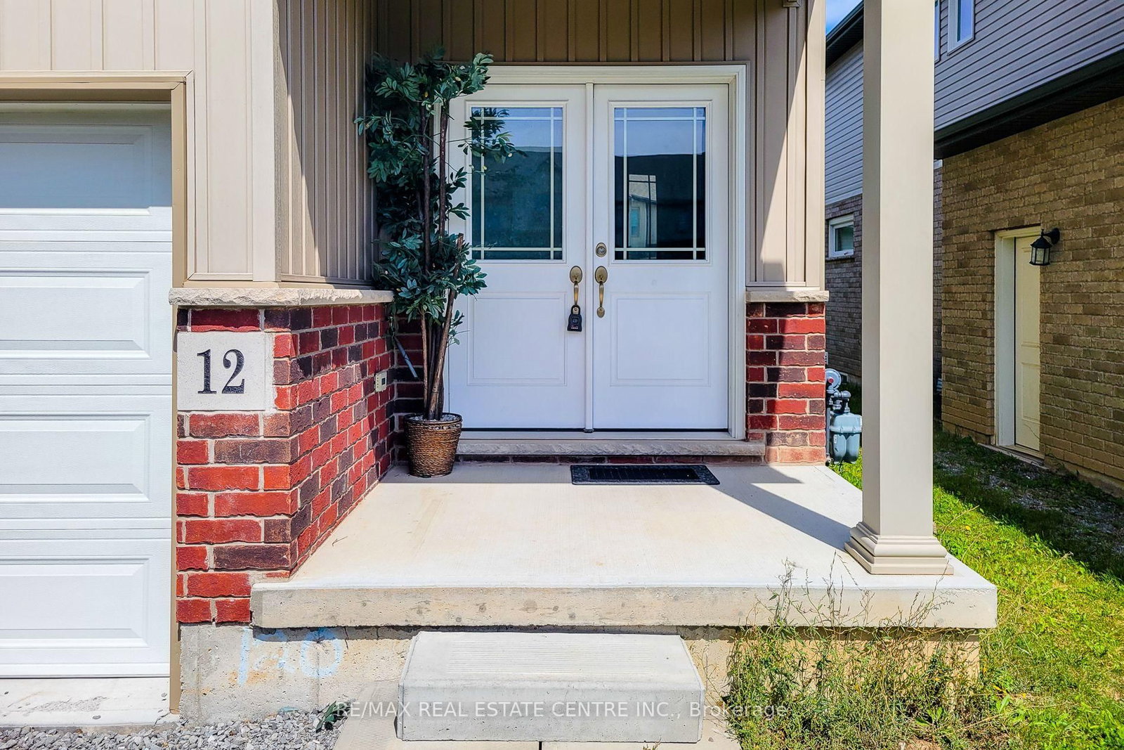 12 Bowman Crescent • Thorold, ON photo 4